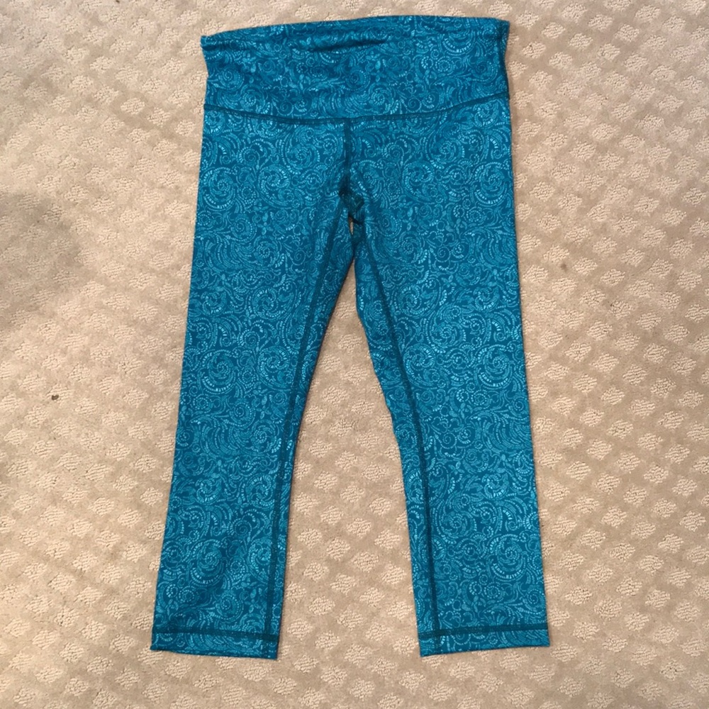 Lululemon Wunder Under leggings, crop, size 8